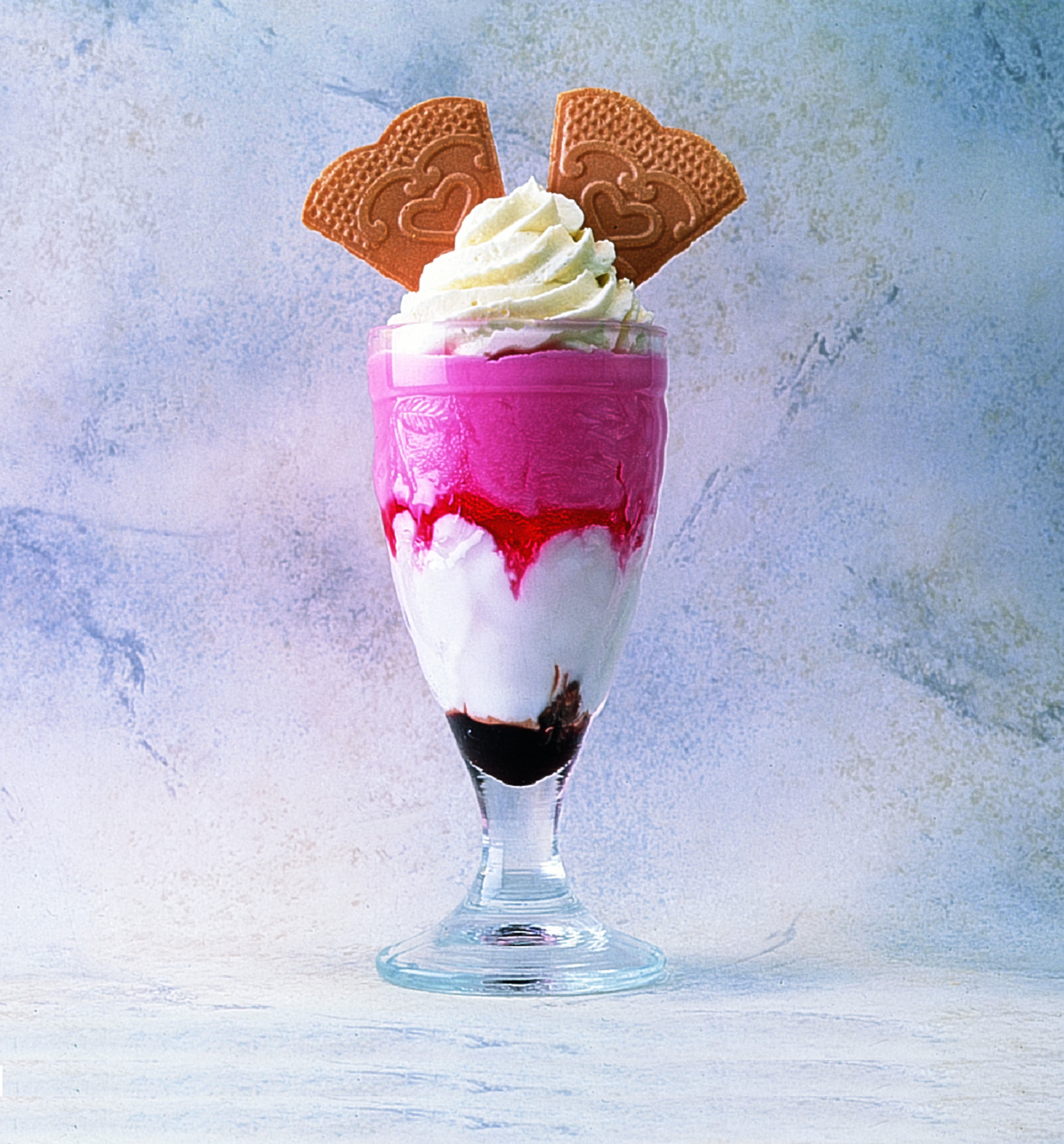 Strawberry Delight Ice Cream Sundae - Sidoli